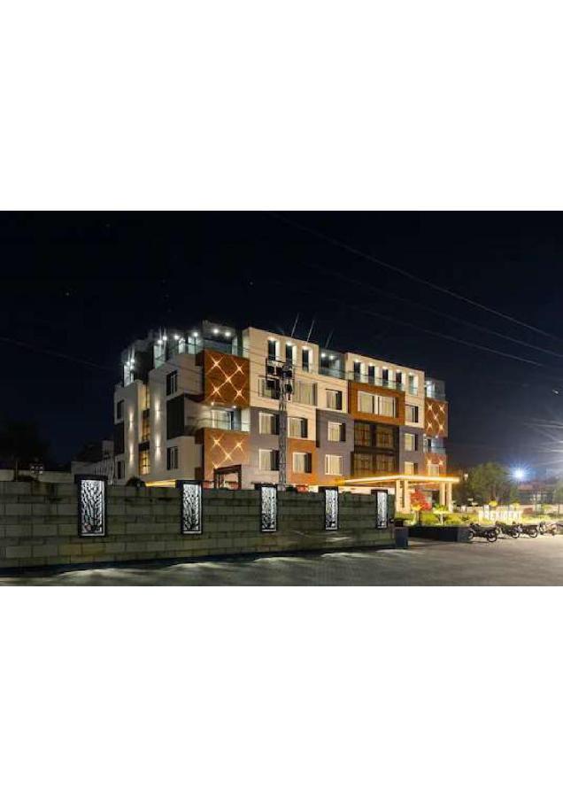Hotel Shivay President Ujjain Eksteriør bilde