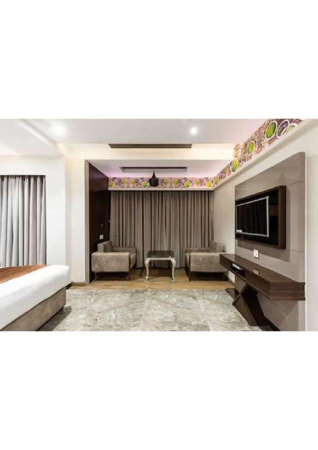 Hotel Shivay President Ujjain Eksteriør bilde